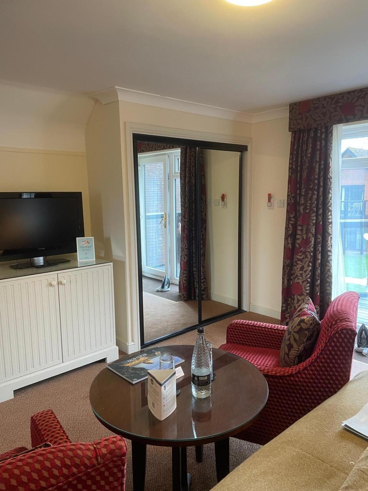 Macdonald Elmers Court Hotel Lymington Extérieur photo