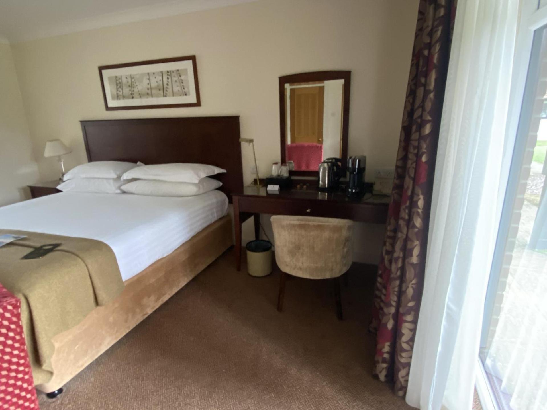 Macdonald Elmers Court Hotel Lymington Extérieur photo