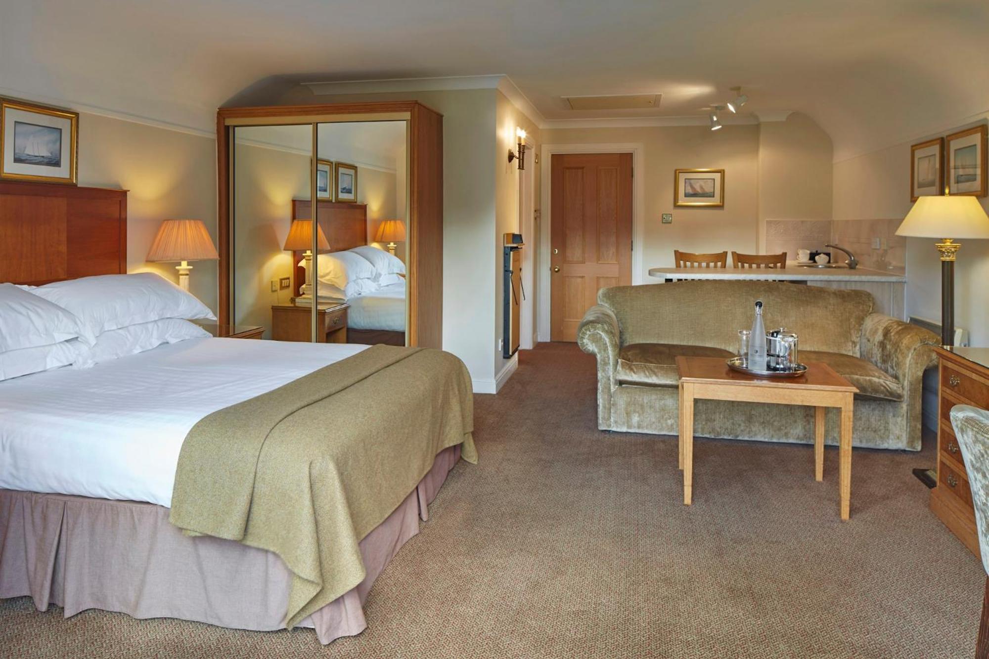 Macdonald Elmers Court Hotel Lymington Extérieur photo
